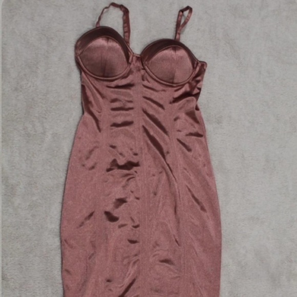 Entry Dress - Picture 2 of 4